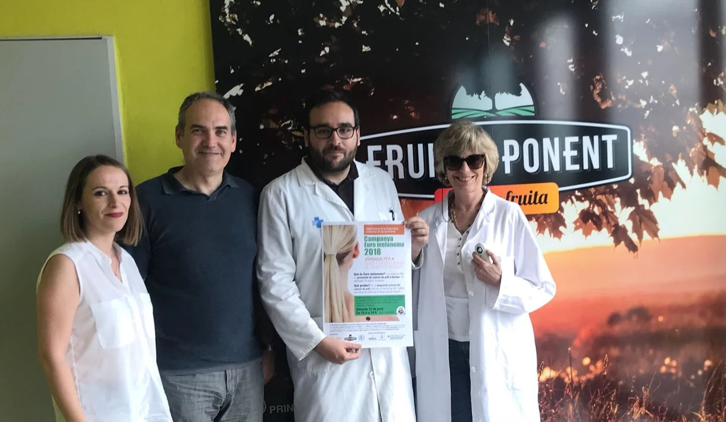 Dermatólogos de Lleida hacen revisiones de manera gratuita a socios y trabajadores de Fruits de Ponent para prevenir el cáncer de piel