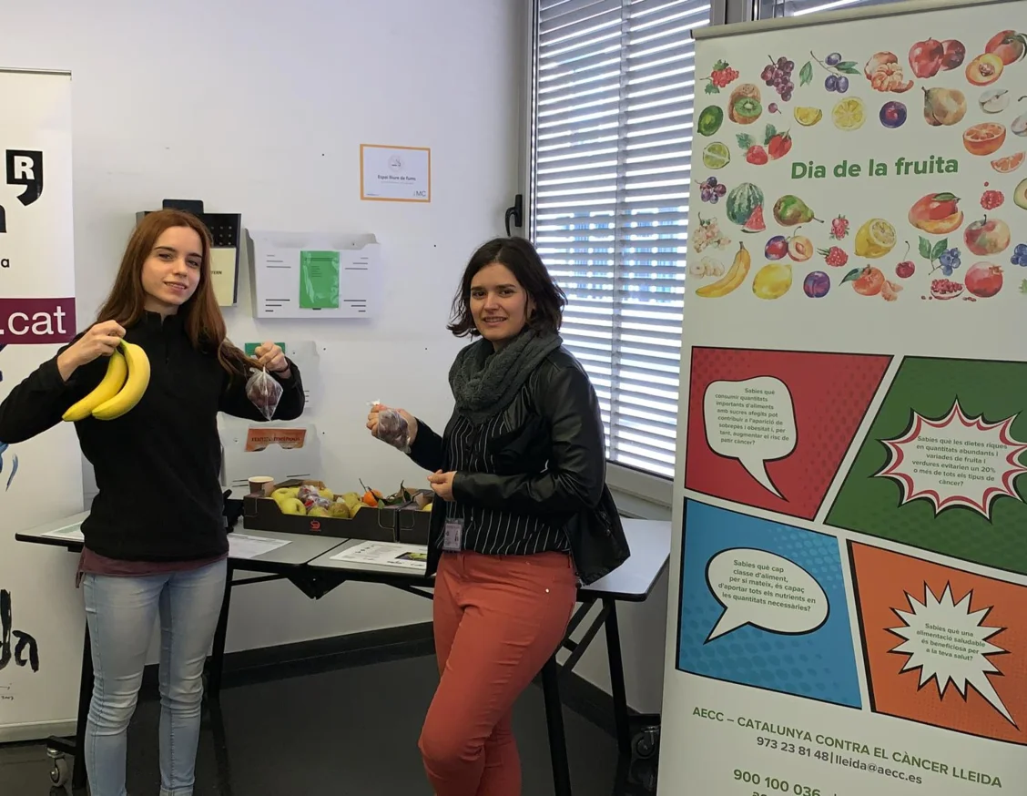El IRBLleida acoge un programa piloto de la AECC Lleida para promocionar el consumo de fruta en el ámbito laboral