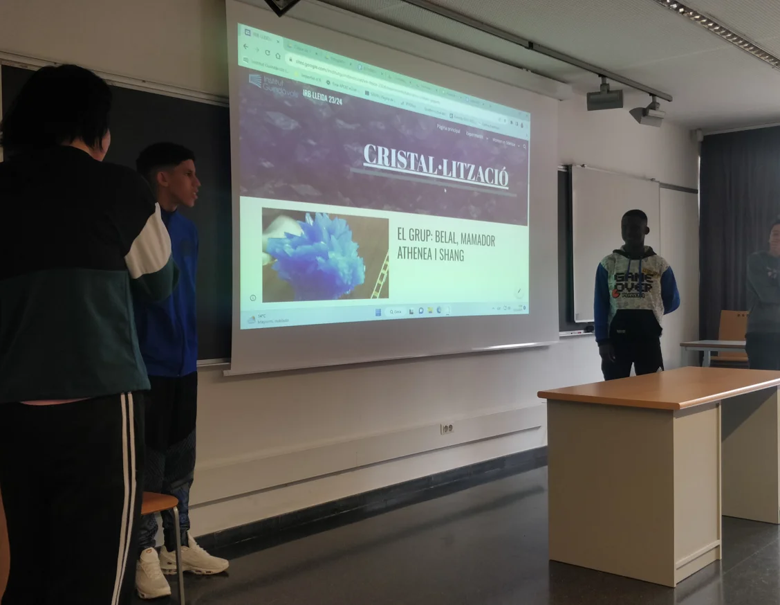 El alumnado del Instituto Guindàvols de Lleida presenta sus resultados del proyecto ‘CiènciArt Ponent’ en el IRBLleida