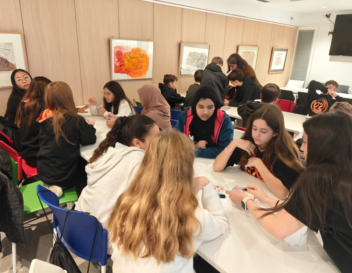 IRBLleida maintains its commitment to scientific dissemination in the 2025-2026 academic year and schedules 14 workshops for children in the 1st year of secondary school