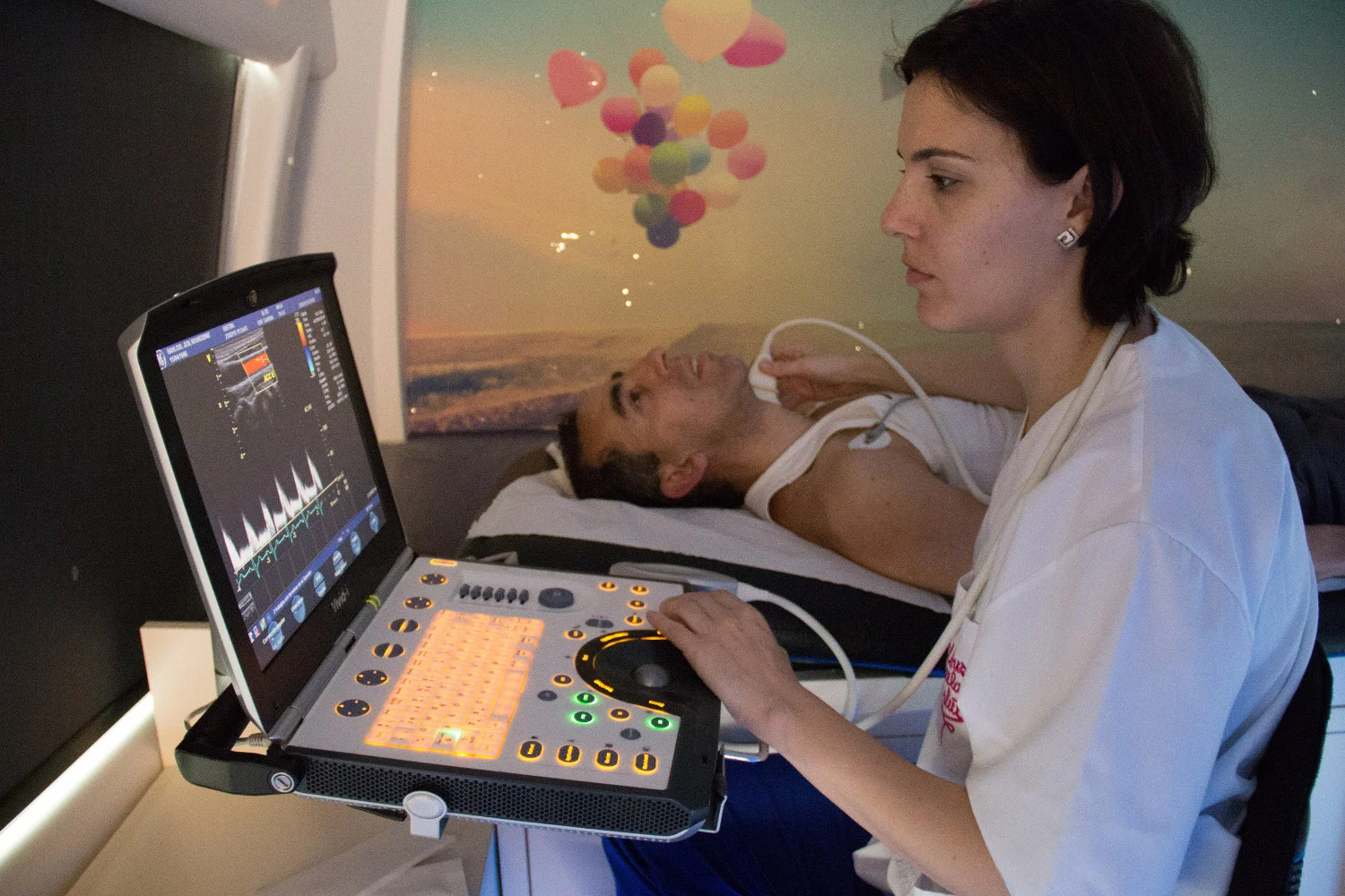 The IRBLleida collaborates with La Marat&oacute; de TV3 testing to determine the health of the arteries of people who want to approach The Health Bus'