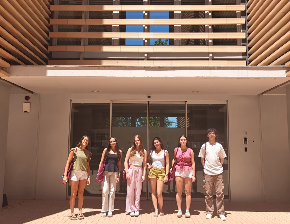 Sis alumnes de primer de batxillerat de Ponent, becats per l’IRBLleida per a fer una estada al centre