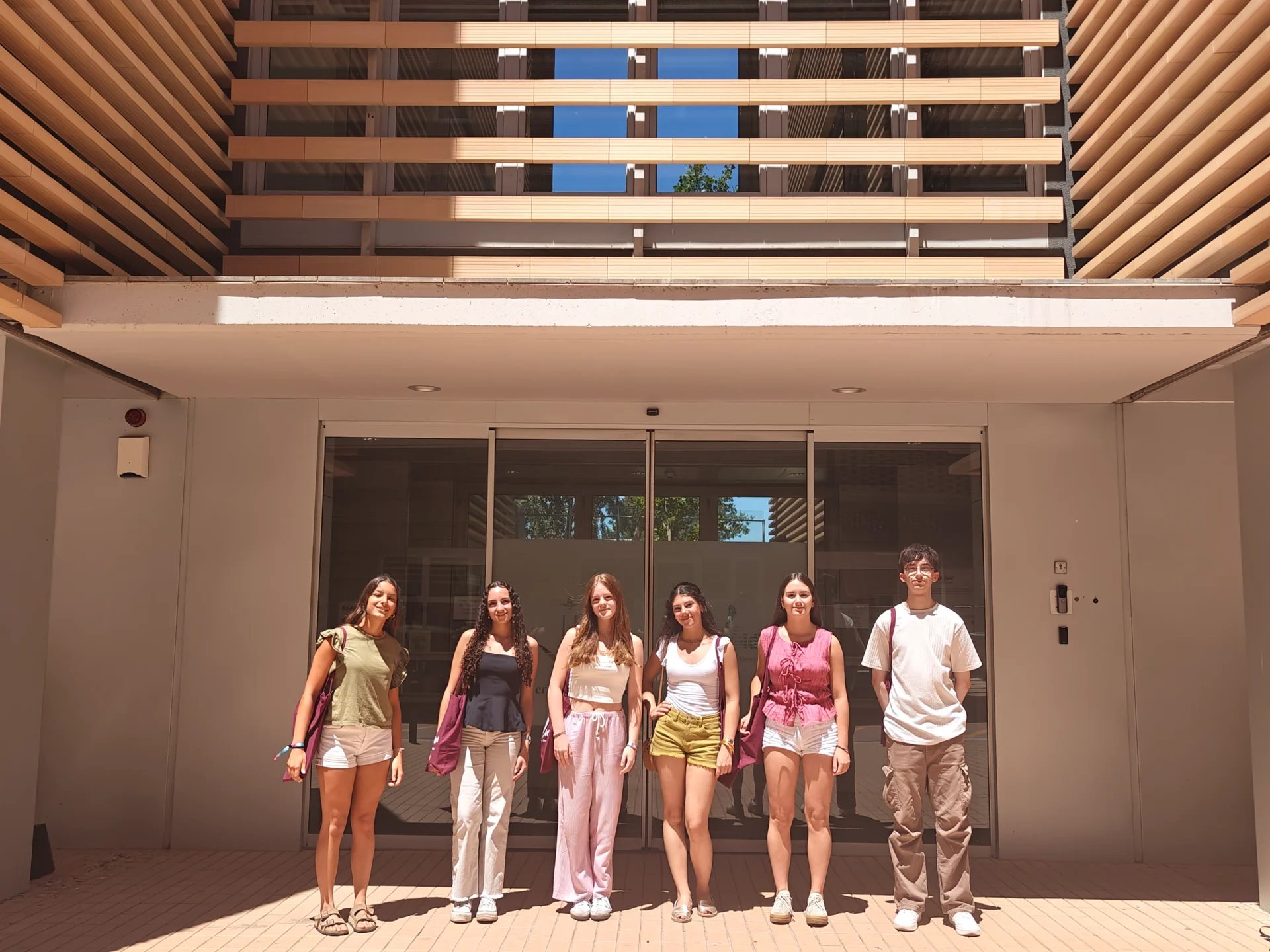 Sis alumnes de primer de batxillerat de Ponent, becats per l’IRBLleida per a fer una estada al centre