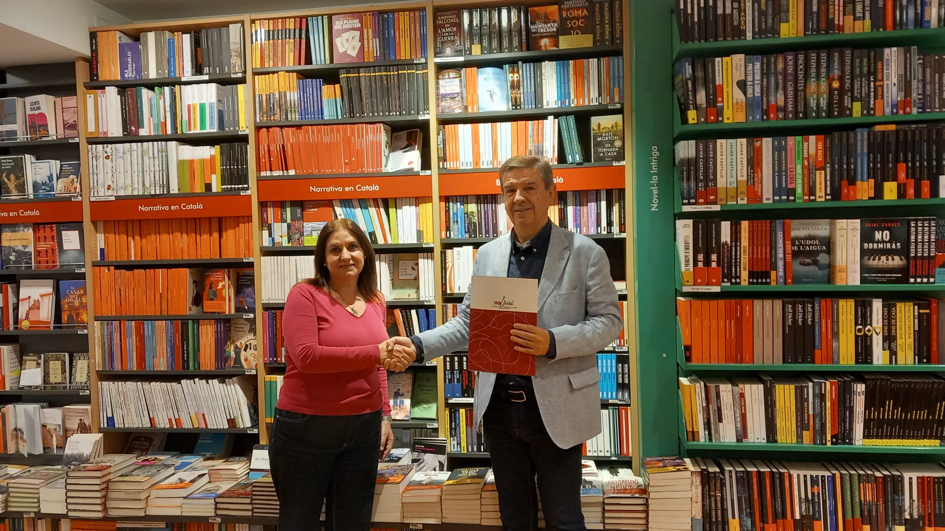 Llibreria i Papereria Caselles renueva su colaboración con el IRBLleida