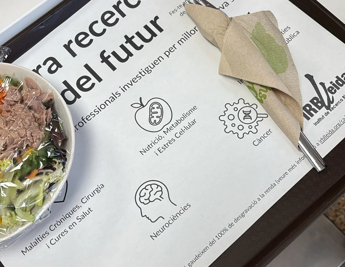The SERHS Food cafeterias at the Arnau de Vilanova and Santa Maria de Lleida University Hospitals are featuring a scientific tablecloth this month