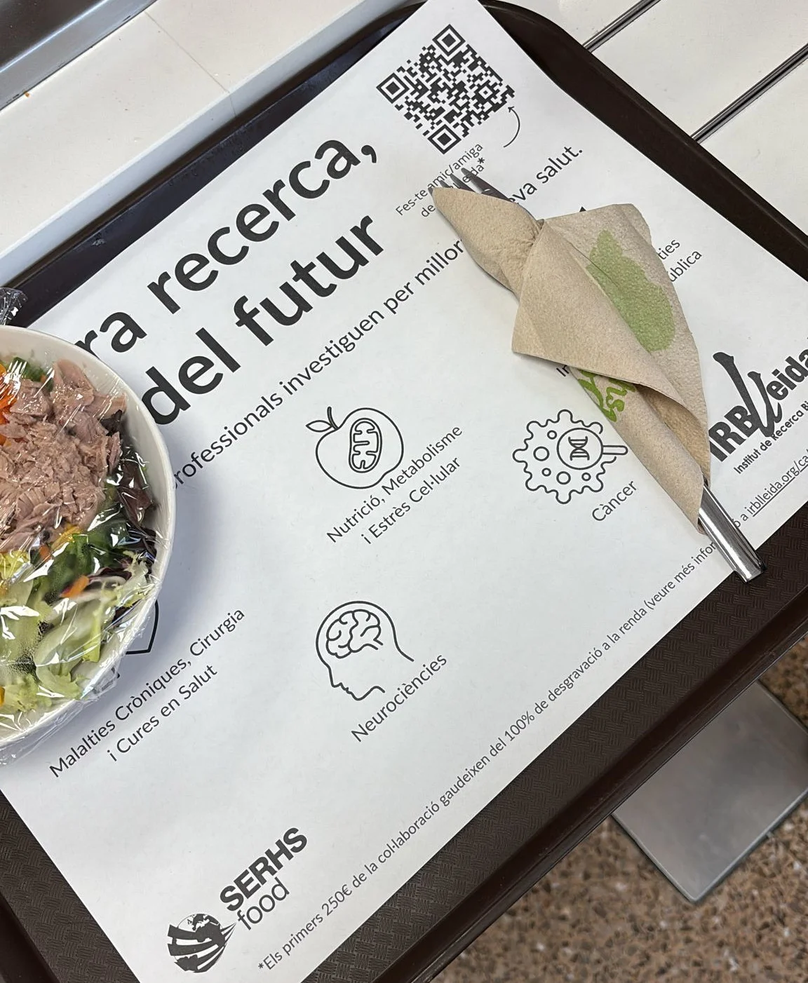 The SERHS Food cafeterias at the Arnau de Vilanova and Santa Maria de Lleida University Hospitals are featuring a scientific tablecloth this month