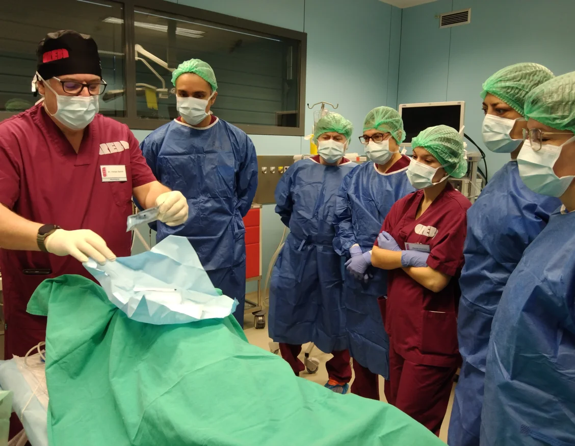 Profesionales de Urgencias de Arnau de Vilanova se forman en el CREBA en procedimientos torácicos