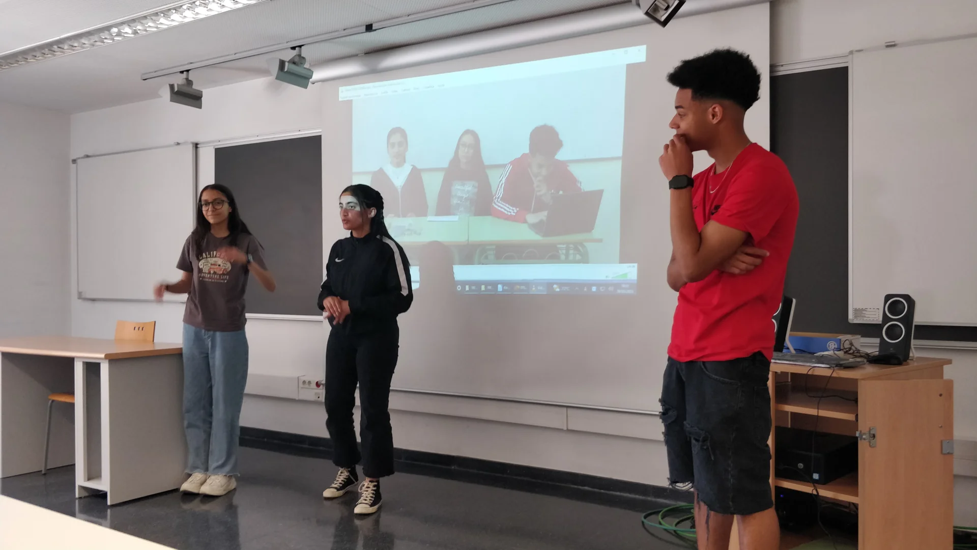 L’alumnat de l’Institut Guindàvols de Lleida presenta els seus resultats del projecte ‘CiènciArt Ponent’ a l’IRBLleida